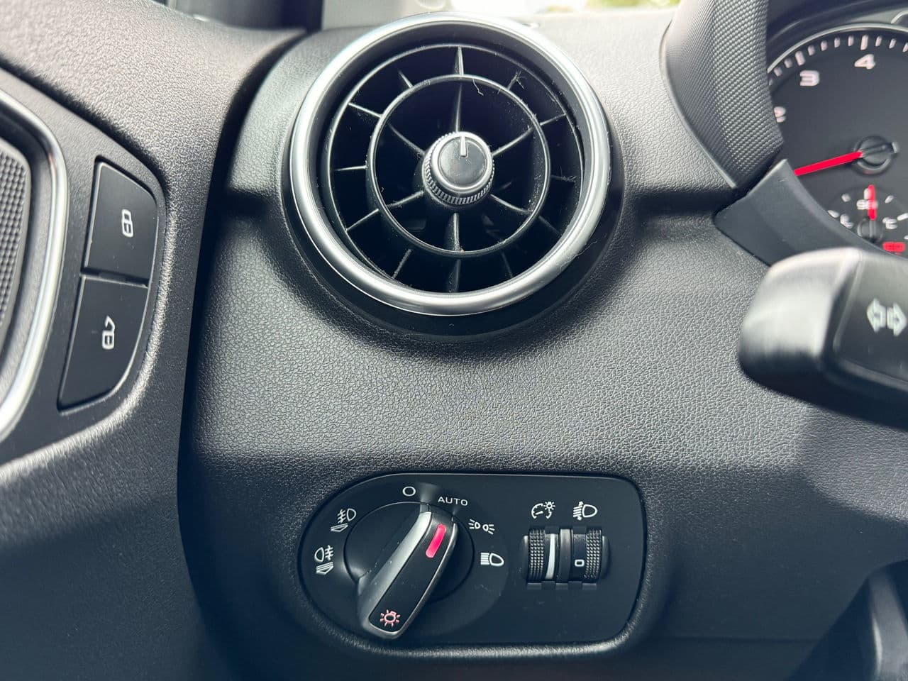 2011 Audi A1 — Miniatură 8