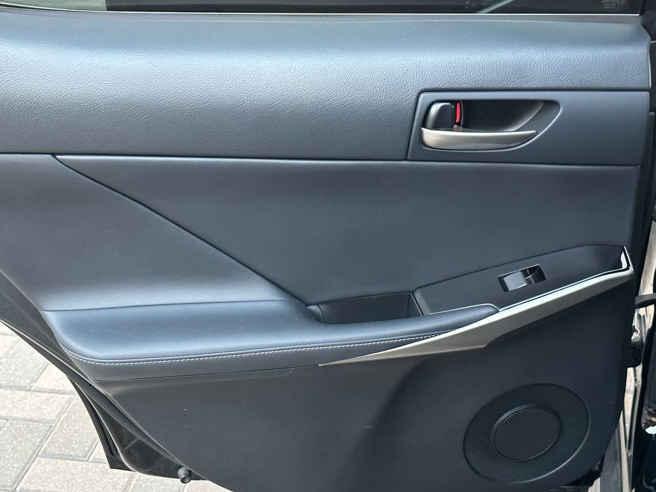 2018 Lexus IS 300h — Miniatură 17