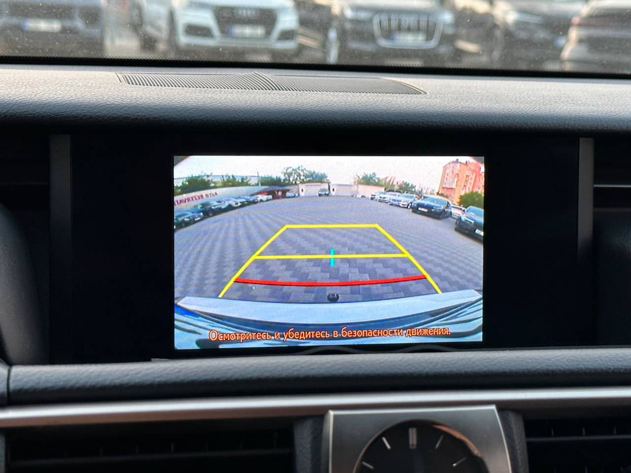2018 Lexus IS 300h — Miniatură 12