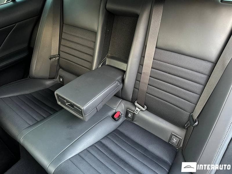 2018 Lexus IS 300h — Miniatură 19