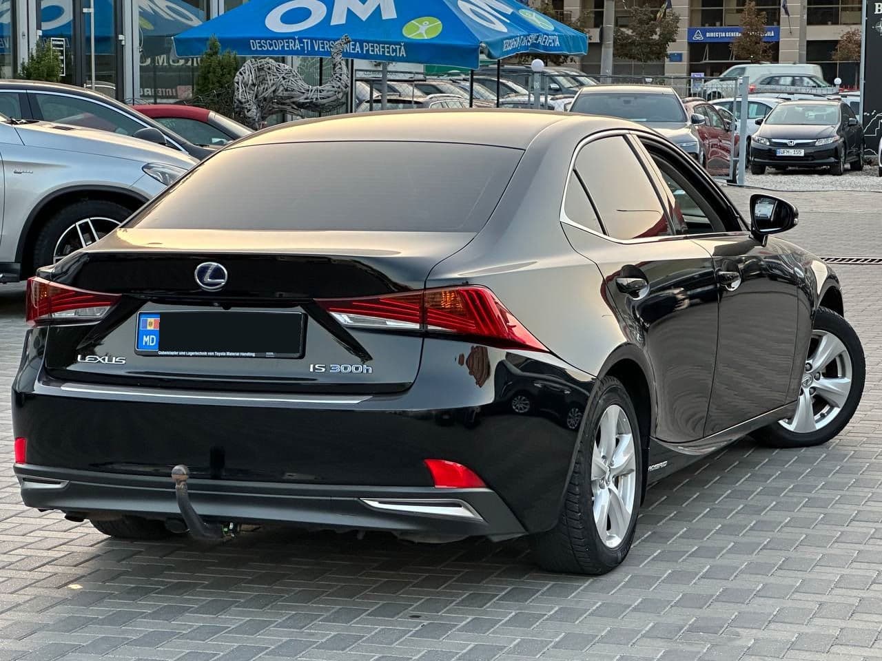 2018 Lexus IS 300h — Miniatură 4