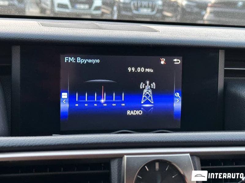 2018 Lexus IS 300h — Miniatură 10