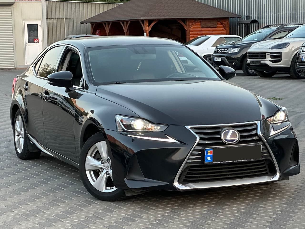 2018 Lexus IS 300h — Miniatură 3
