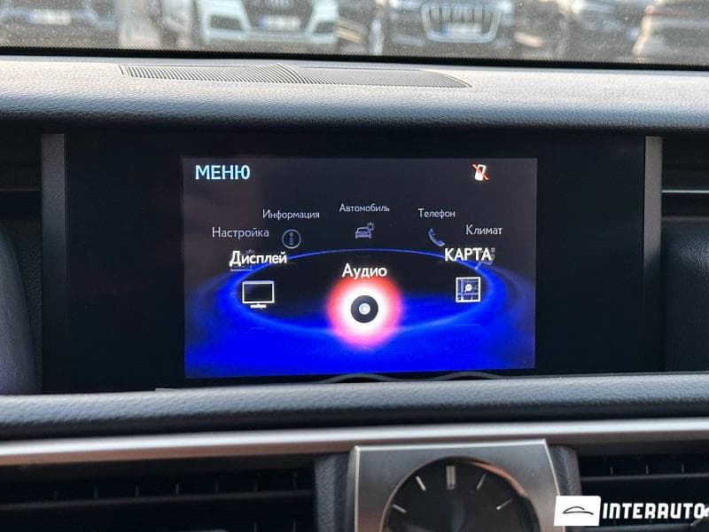 2018 Lexus IS 300h — Miniatură 11