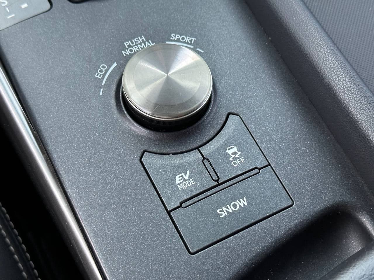2018 Lexus IS 300h — Miniatură 16
