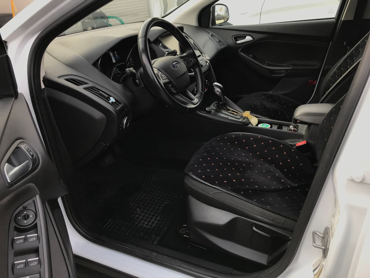 2016 Ford Focus — Miniatură 5