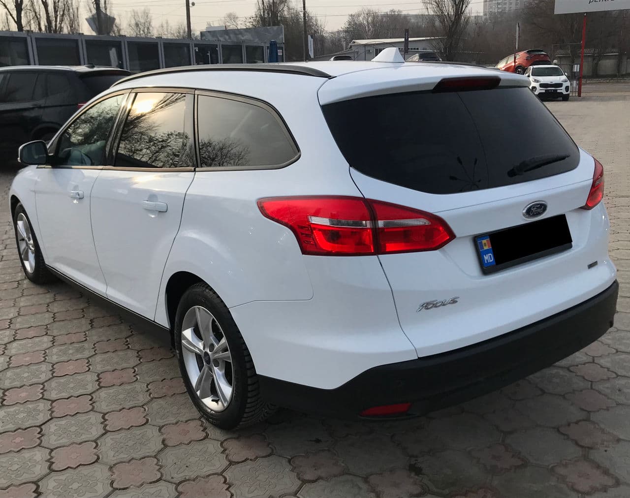 2016 Ford Focus — Miniatură 4