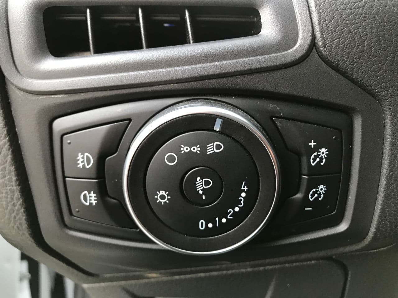 2016 Ford Focus — Miniatură 9