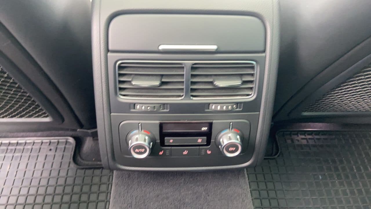 2013 Volkswagen Touareg — Miniatură 14