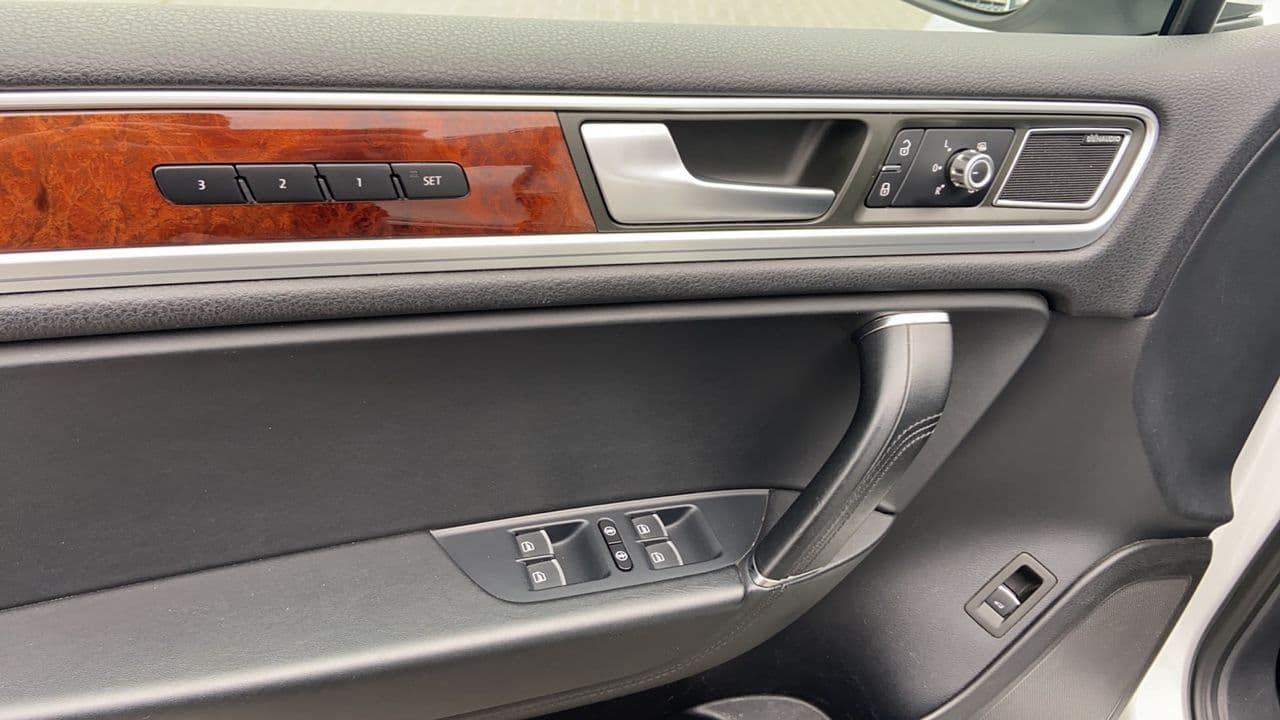 2013 Volkswagen Touareg — Miniatură 5