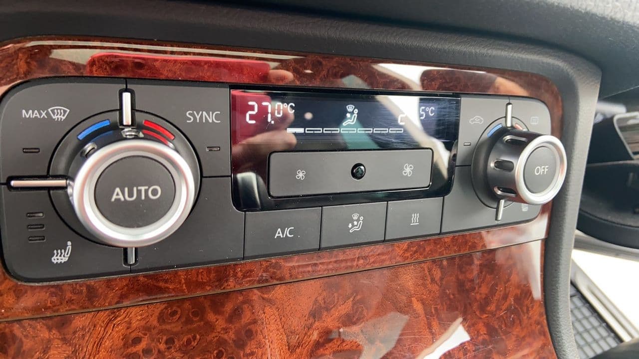 2013 Volkswagen Touareg — Miniatură 11