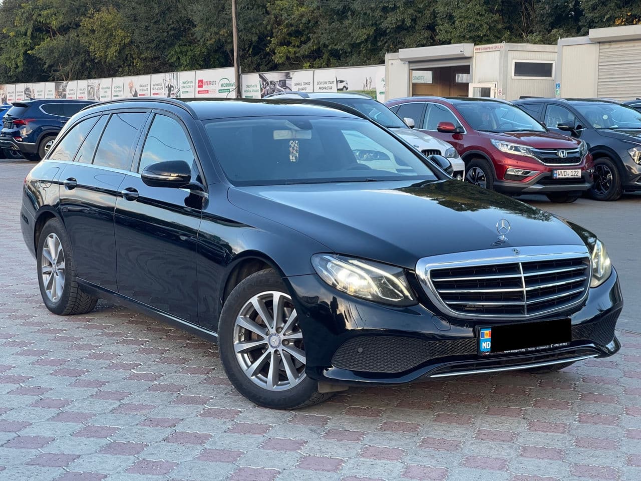 2017 Mercedes E 220 — Miniatură 4