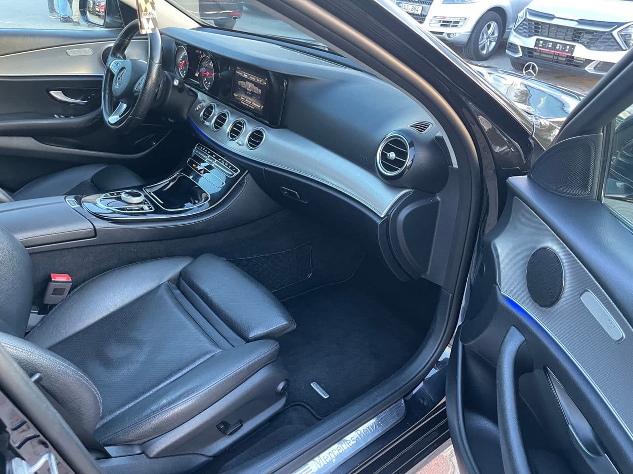2017 Mercedes E 220 — Miniatură 13