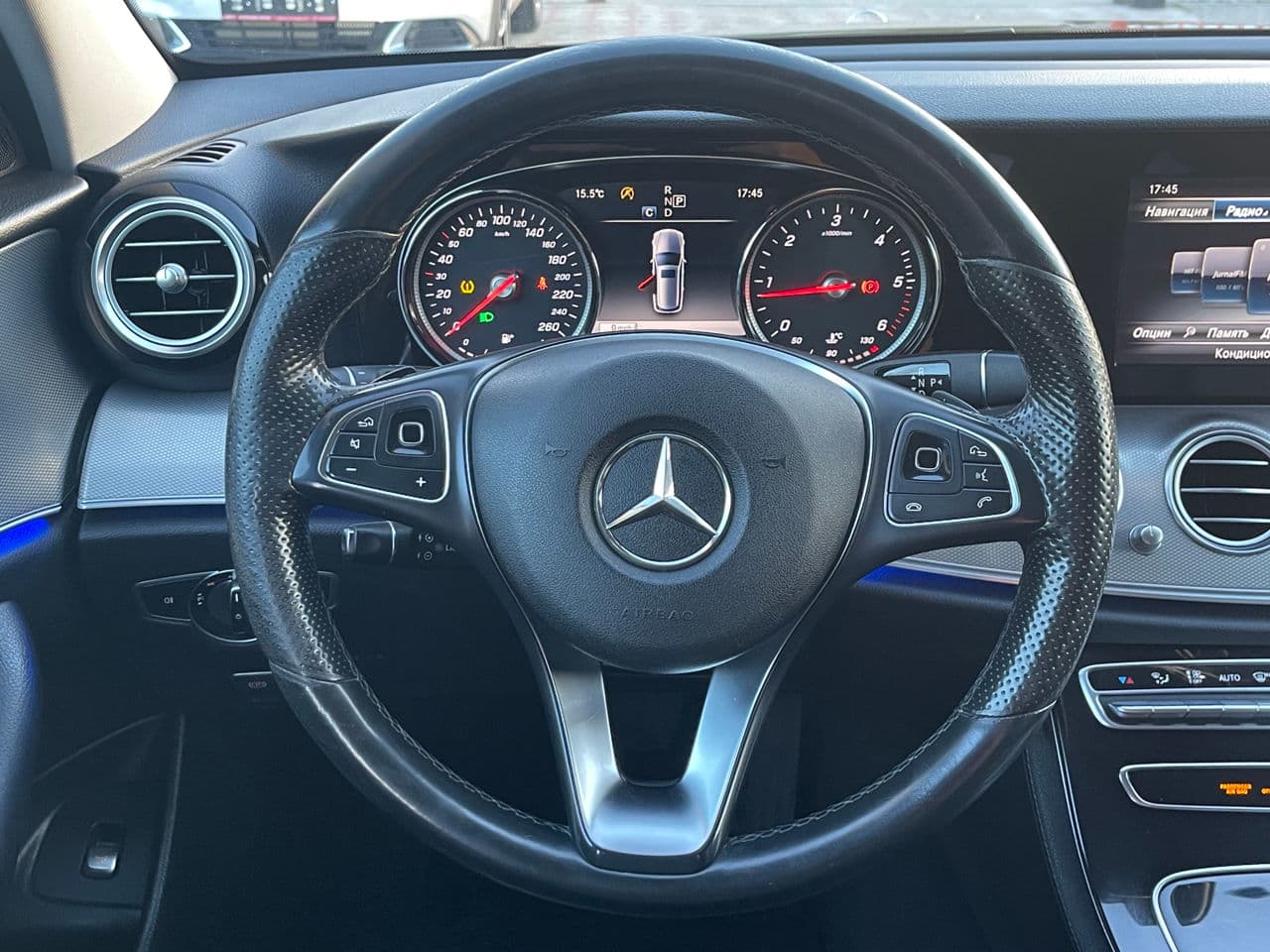 2017 Mercedes E 220 — Miniatură 8