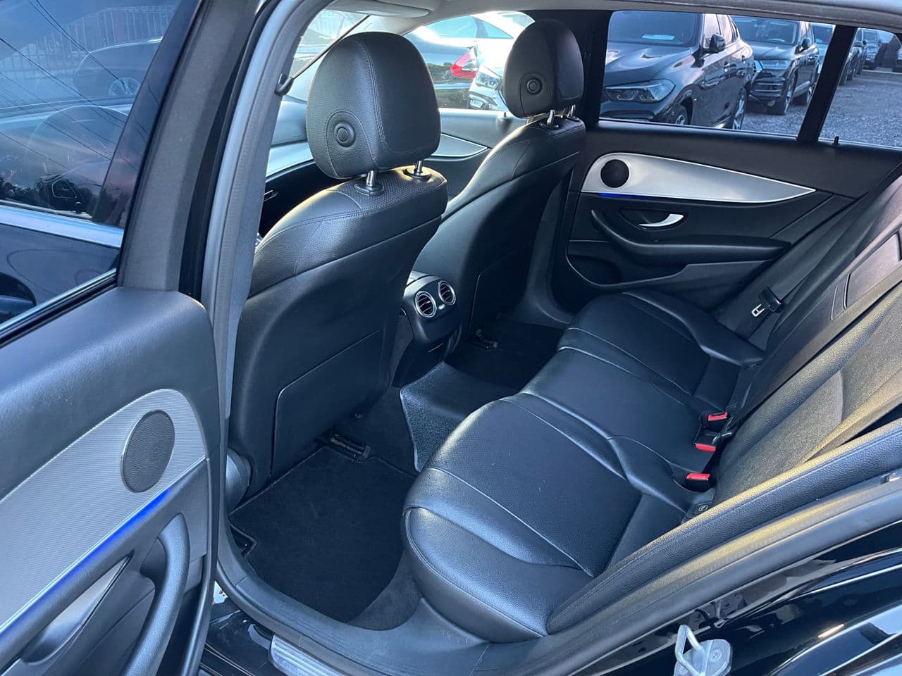 2017 Mercedes E 220 — Miniatură 14