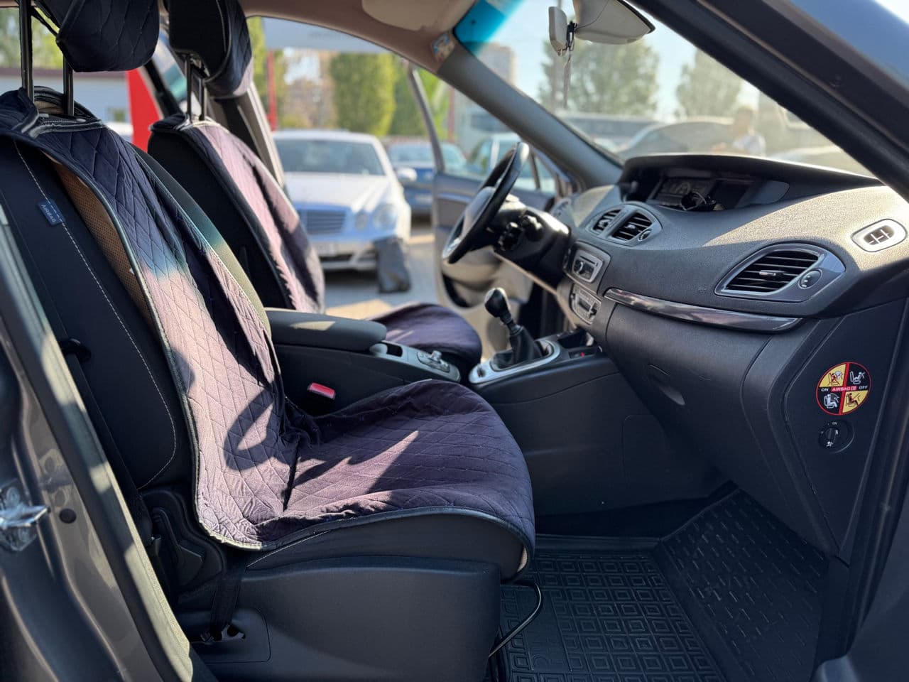 2014 Renault Scenic — Miniatură 18