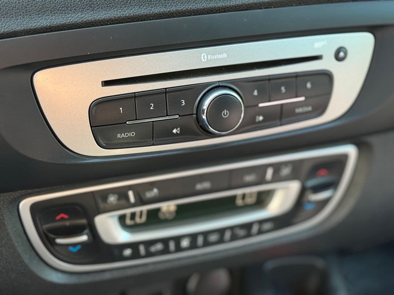 2014 Renault Scenic — Miniatură 12