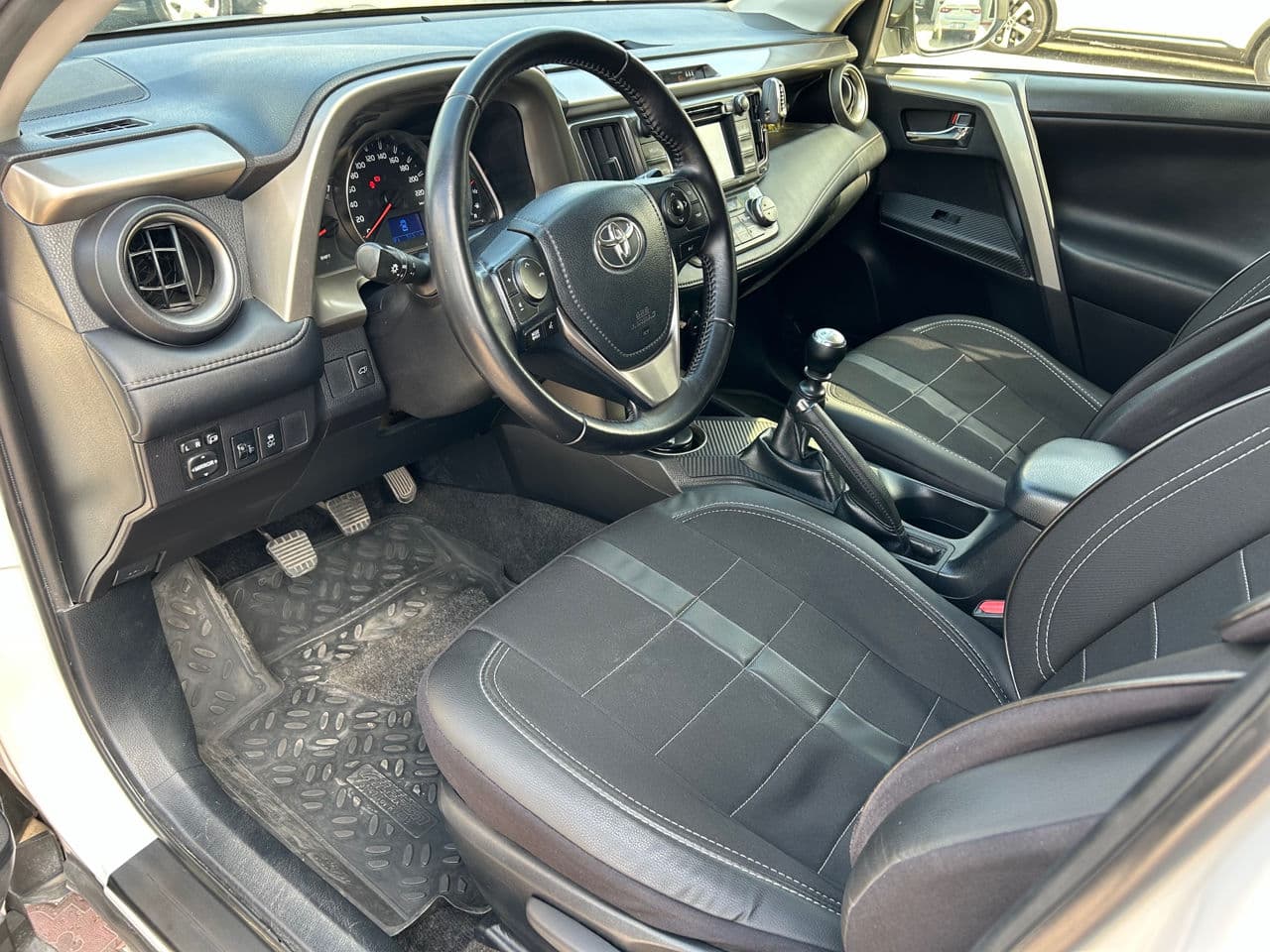 Toyota Rav-4 2015 — Миниатюра 5