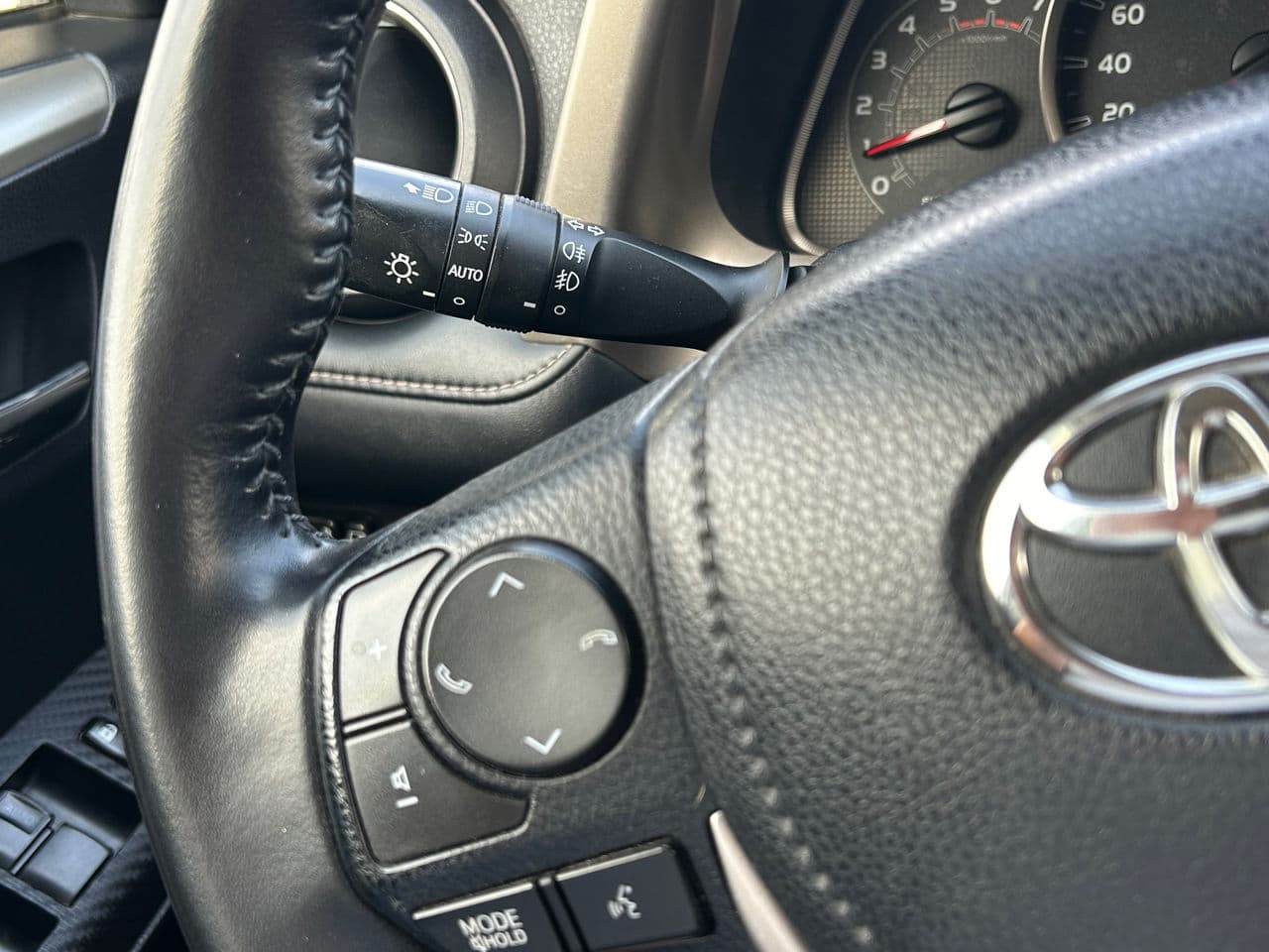 Toyota Rav-4 2015 — Миниатюра 9