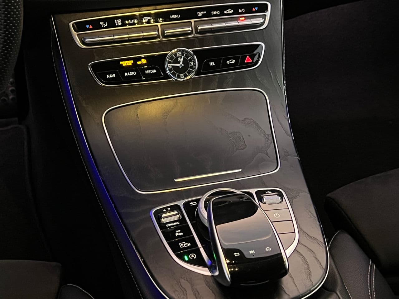 2016 Mercedes E 220 — Miniatură 17