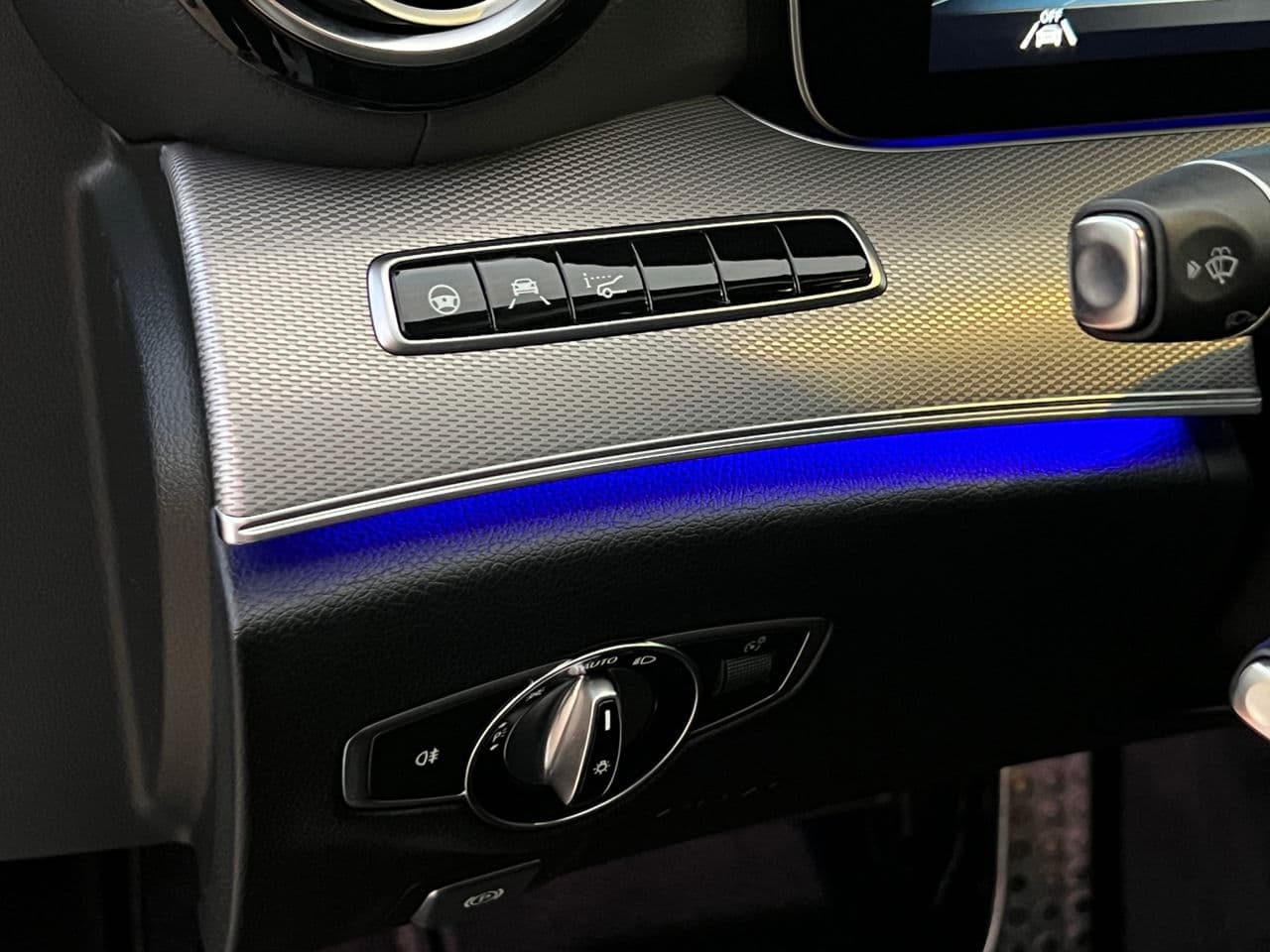 2016 Mercedes E 220 — Miniatură 8