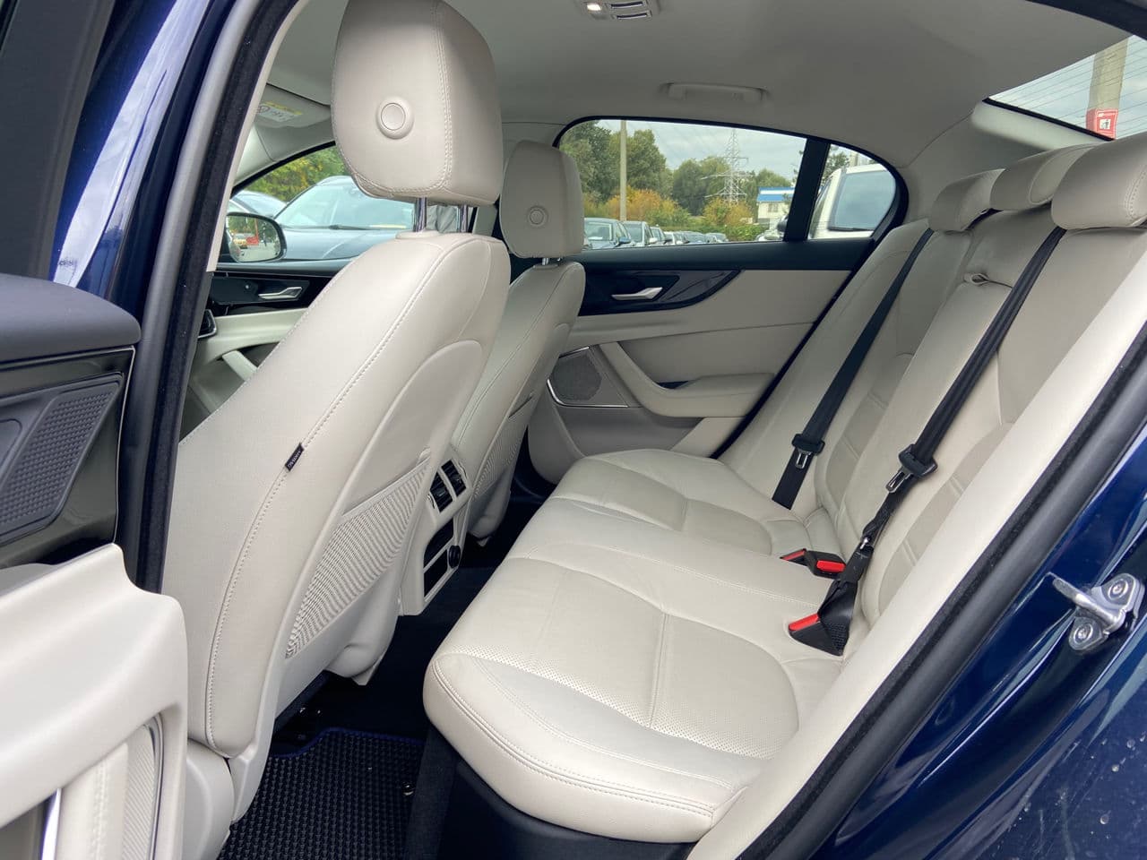 2020 Jaguar XE — Miniatură 16