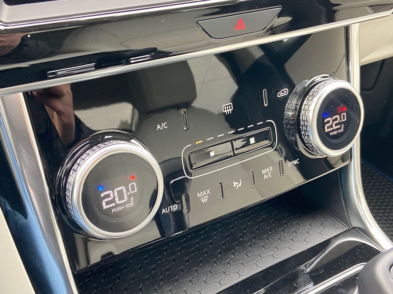 2020 Jaguar XE — Miniatură 13