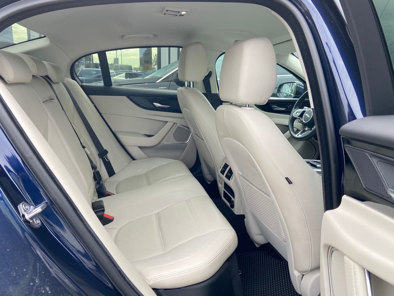 2020 Jaguar XE — Miniatură 18