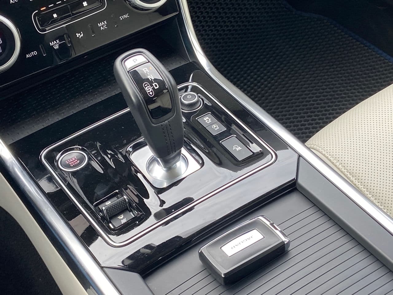 2020 Jaguar XE — Miniatură 14