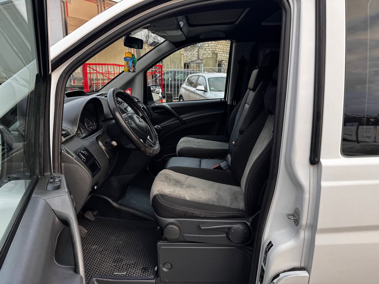 2011 Mercedes Vito — Miniatură 5