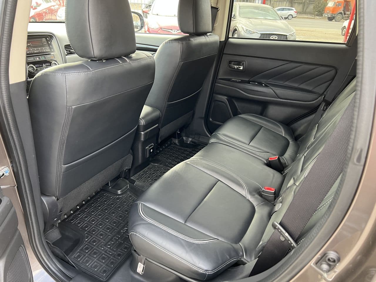 2018 Mitsubishi Outlander — Miniatură 16