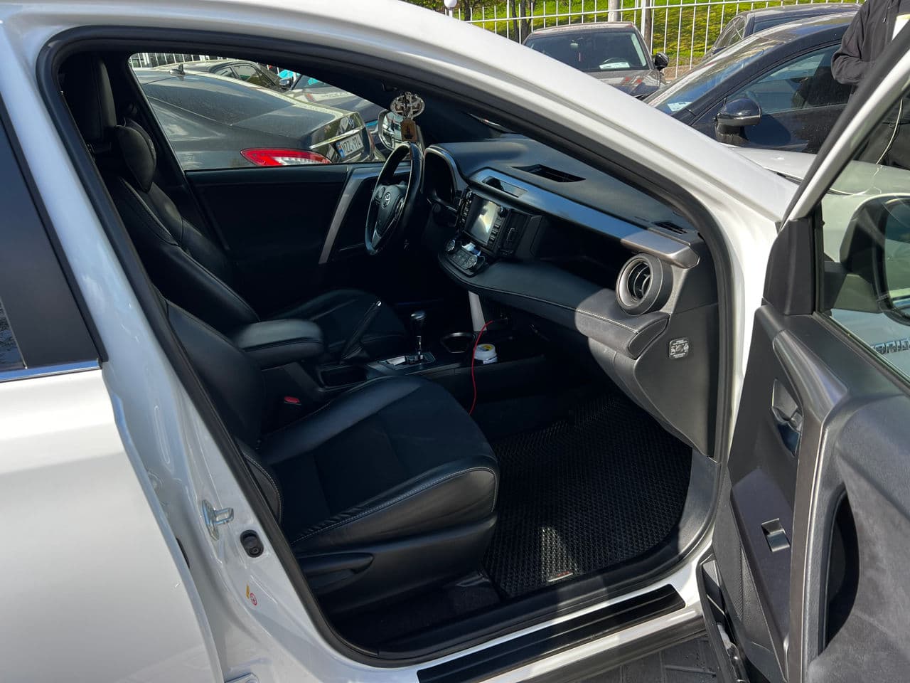 Toyota Rav-4 2016 — Миниатюра 5