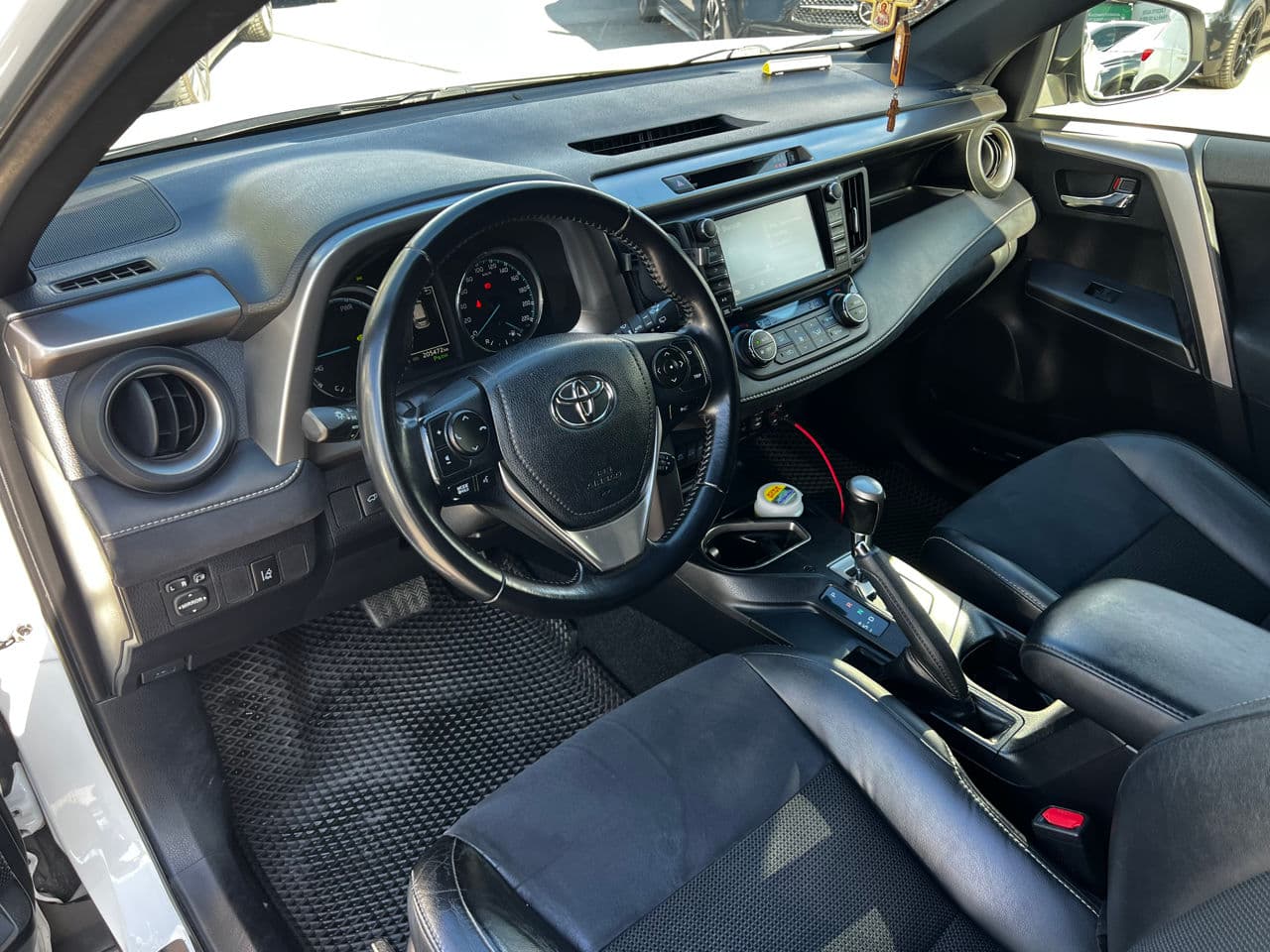 Toyota Rav-4 2016 — Миниатюра 8