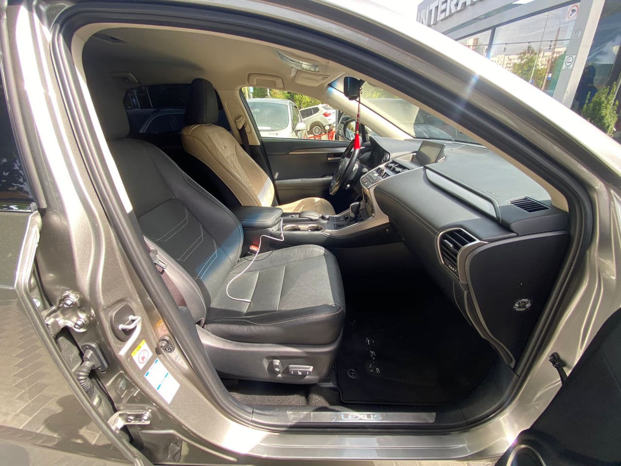 2016 Lexus NX 300H — Miniatură 16