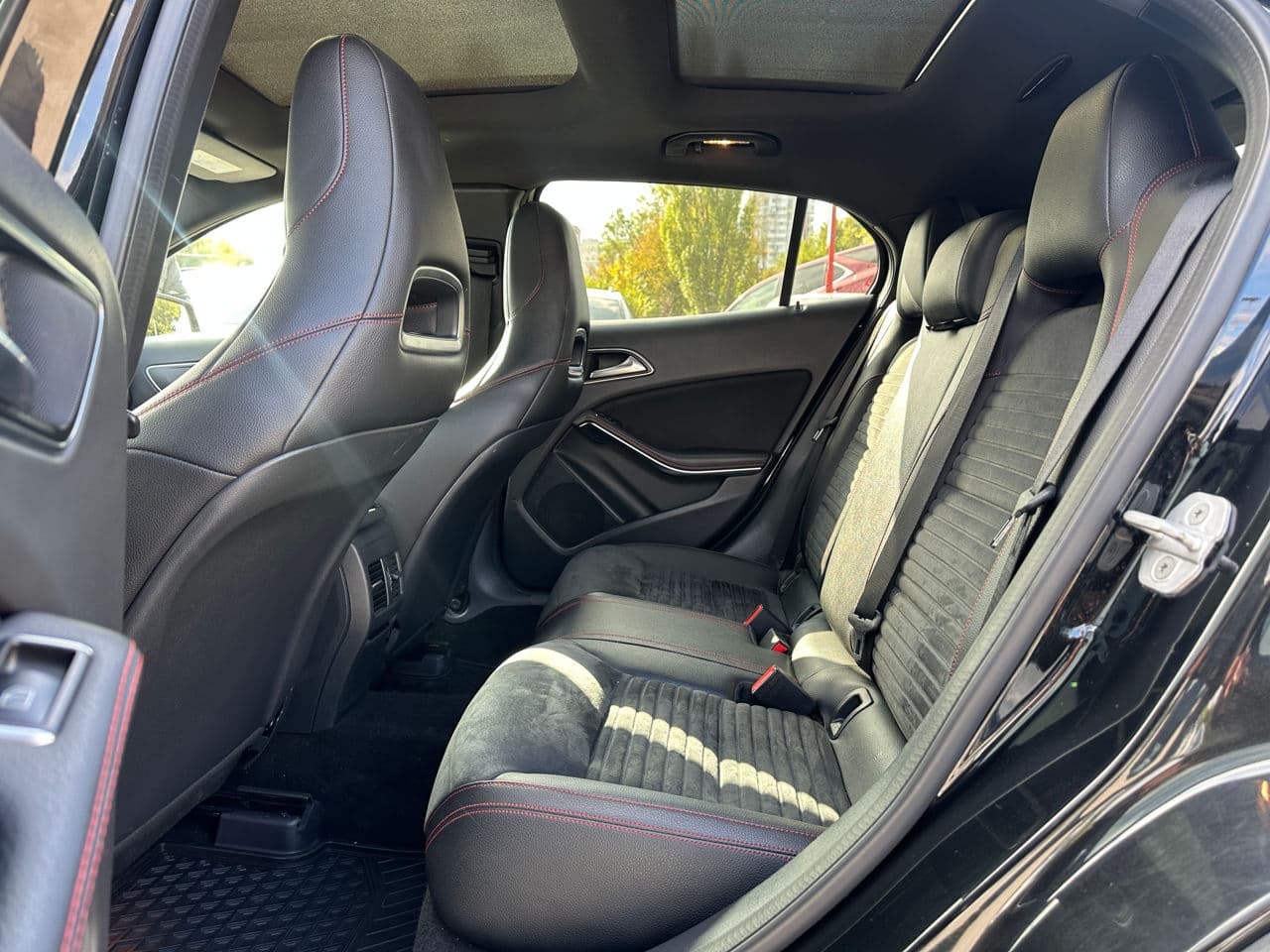 2016 Mercedes GLA 220 — Miniatură 14