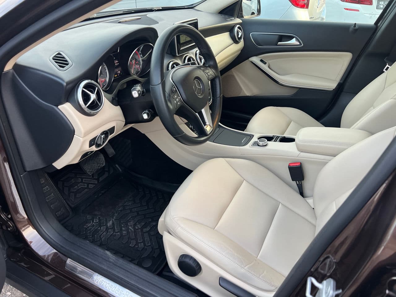 2014 Mercedes GLA 220 — Miniatură 5