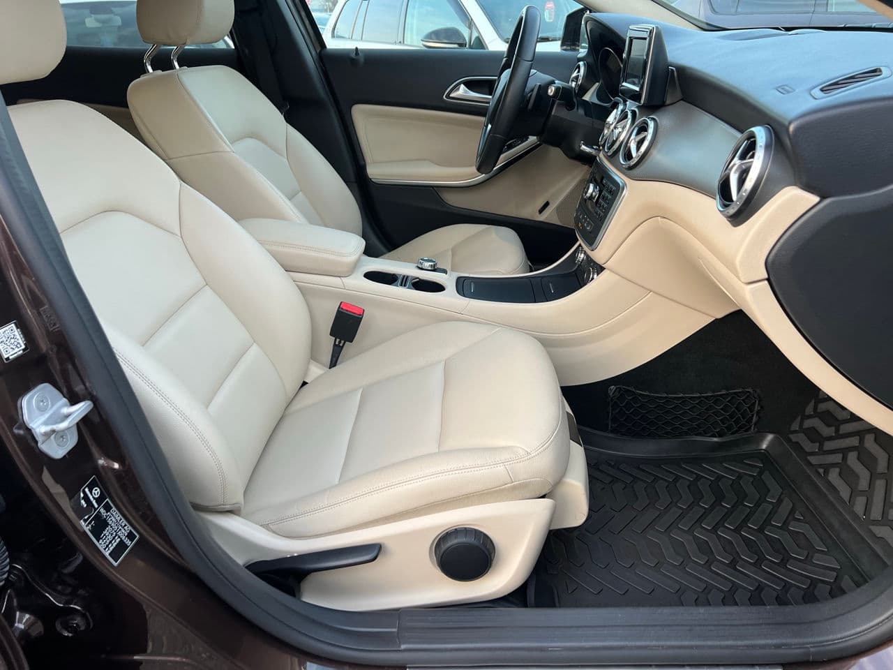 2014 Mercedes GLA 220 — Miniatură 15