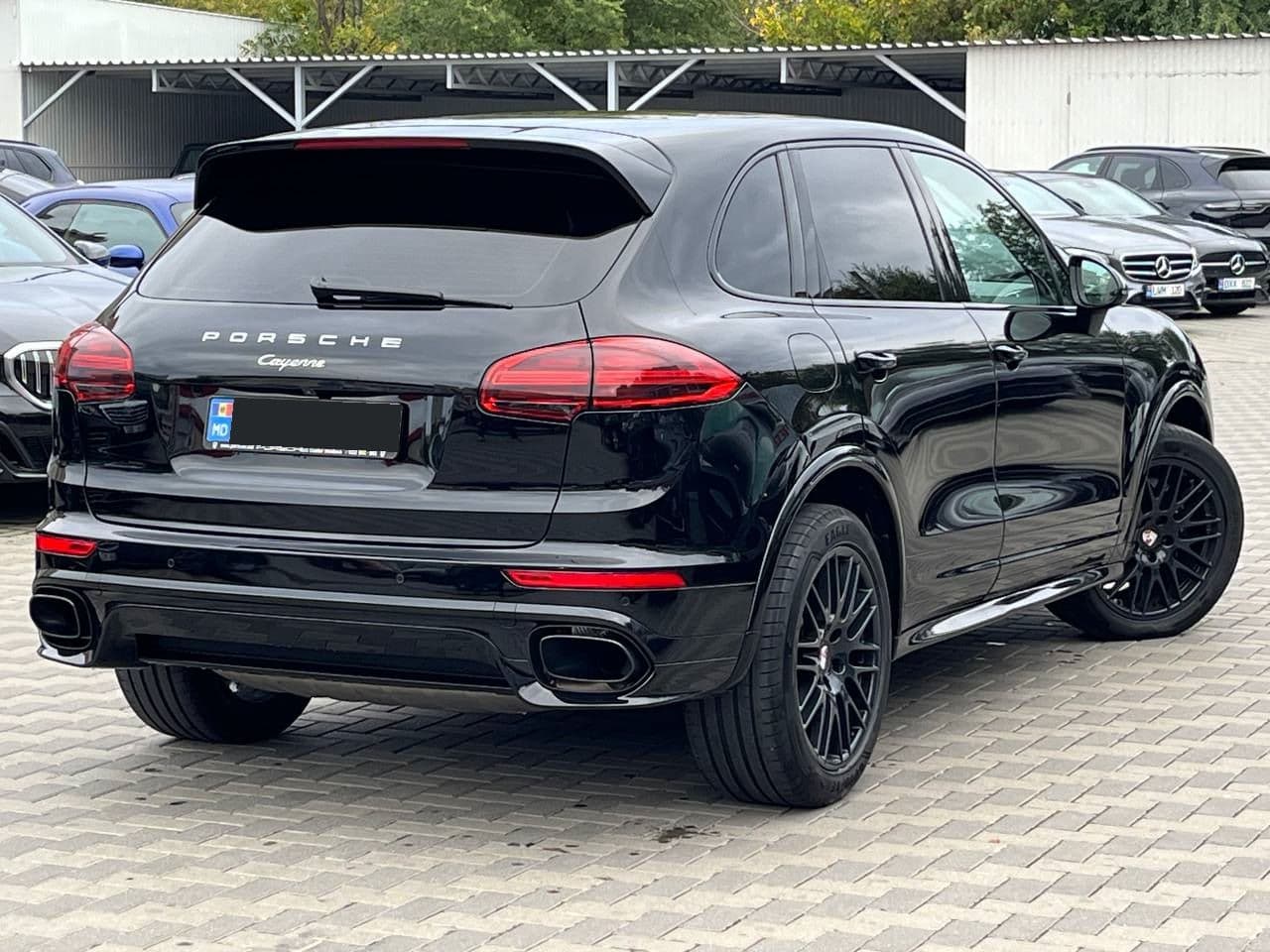 2017 Porsche Cayenne — Miniatură 2