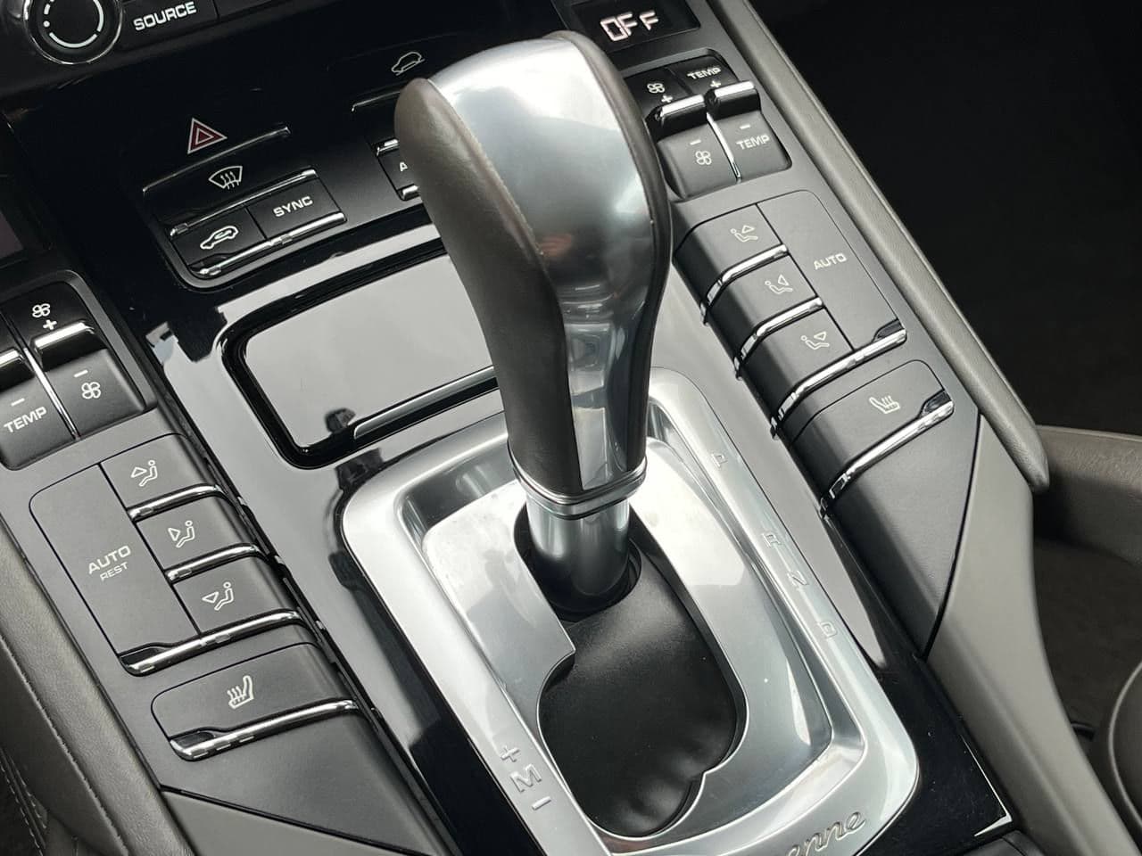 2017 Porsche Cayenne — Miniatură 17
