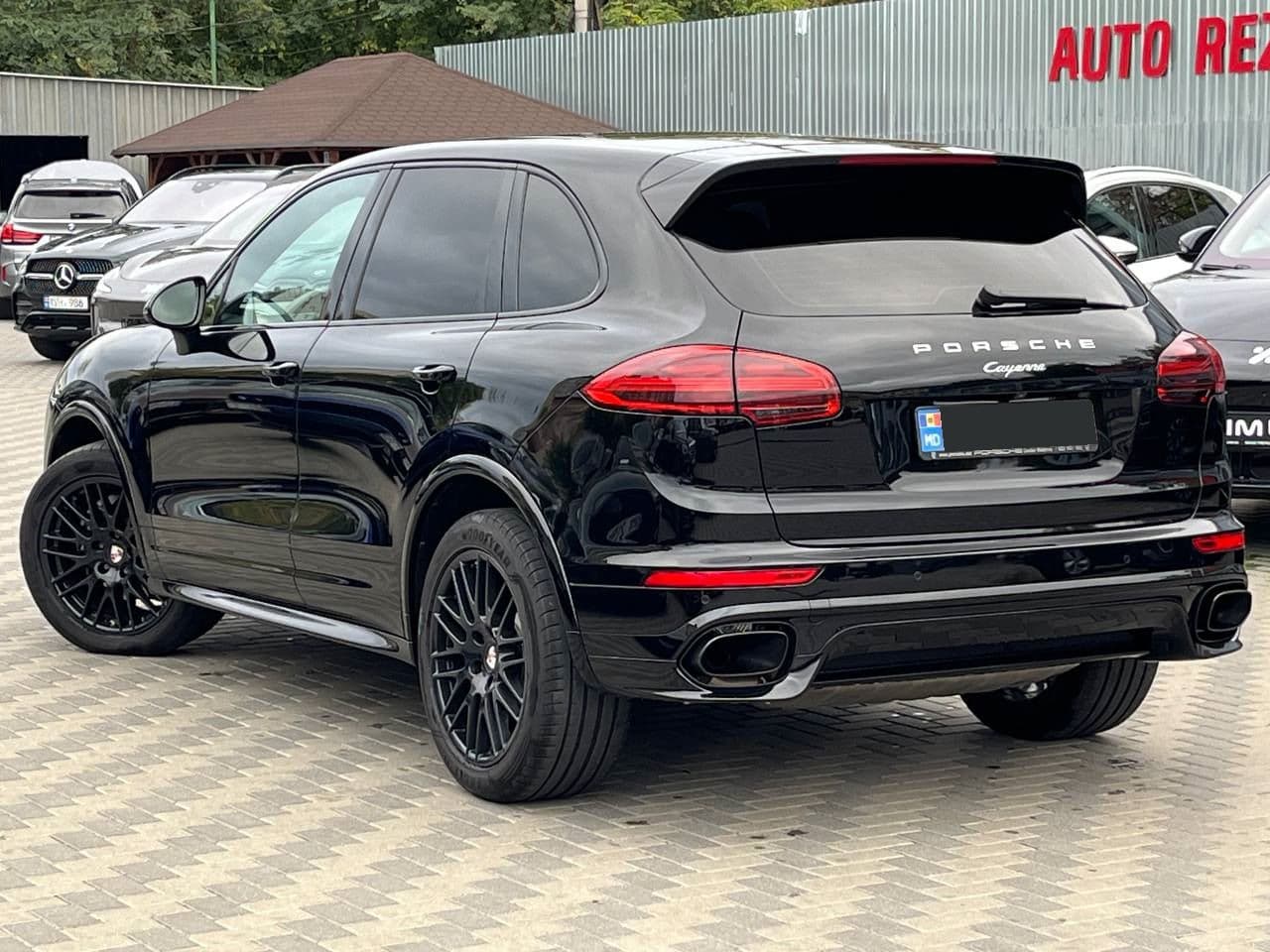 2017 Porsche Cayenne — Miniatură 4