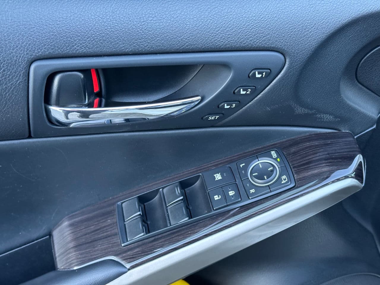 2014 Lexus IS 300h — Miniatură 14