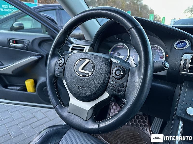 2014 Lexus IS 300h — Miniatură 9