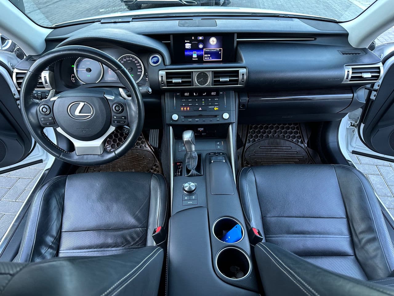2014 Lexus IS 300h — Miniatură 15