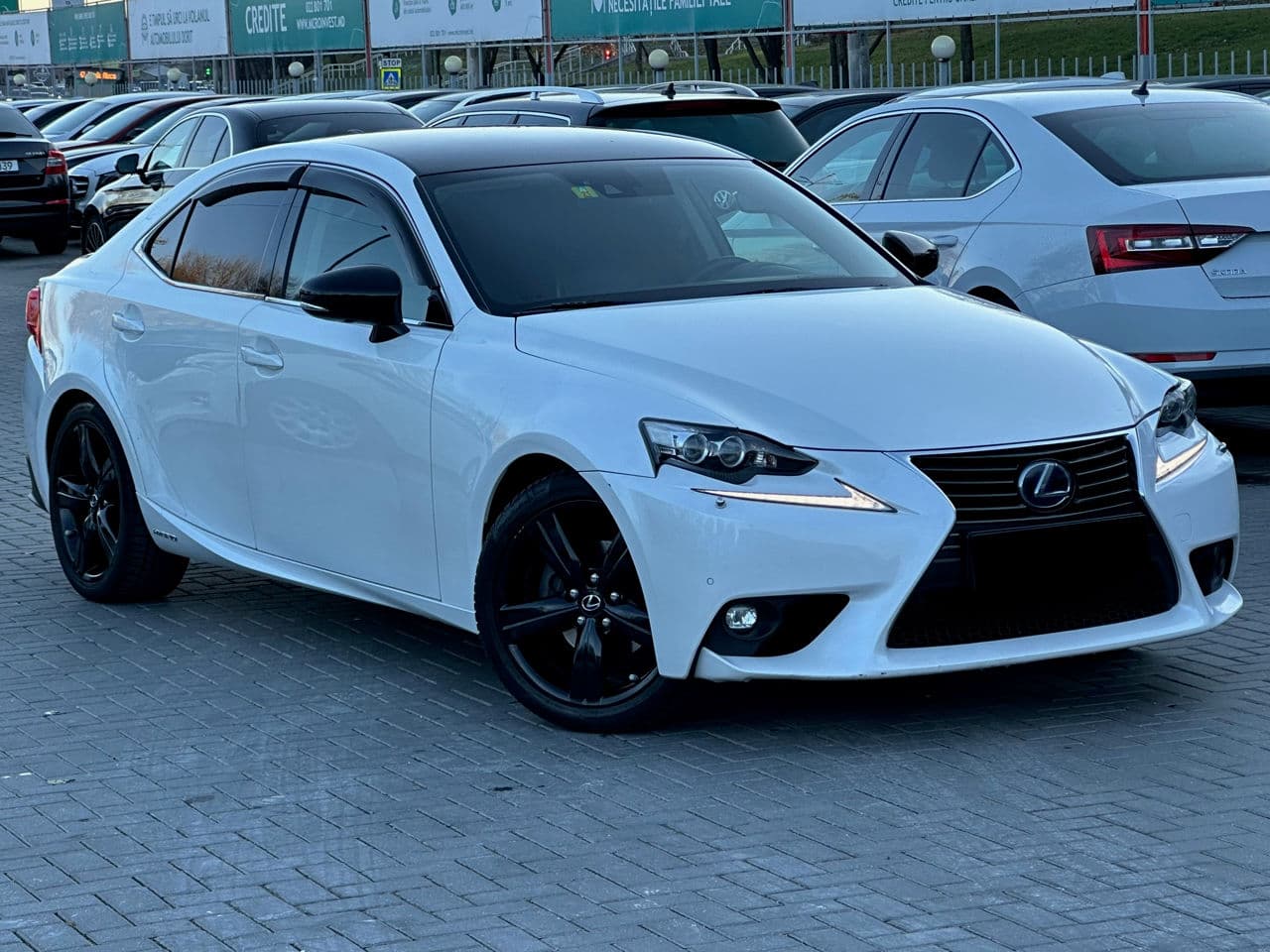 2014 Lexus IS 300h — Miniatură 4