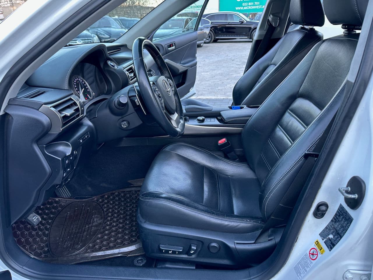 2014 Lexus IS 300h — Miniatură 8