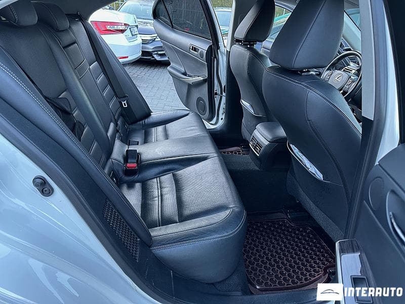 2014 Lexus IS 300h — Miniatură 17