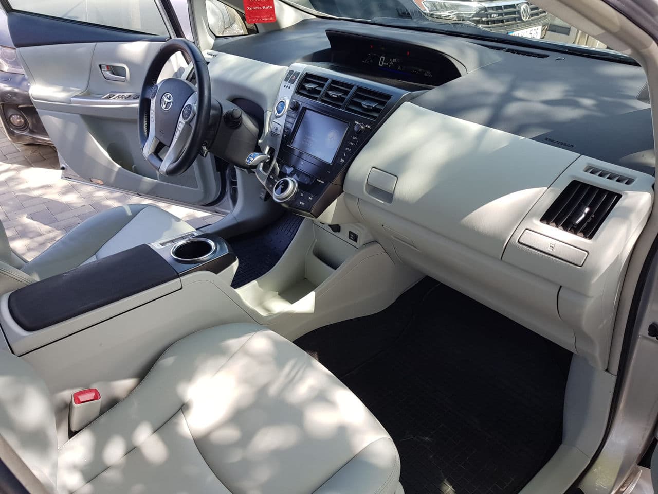 2014 Toyota Prius Plus / V — Miniatură 16