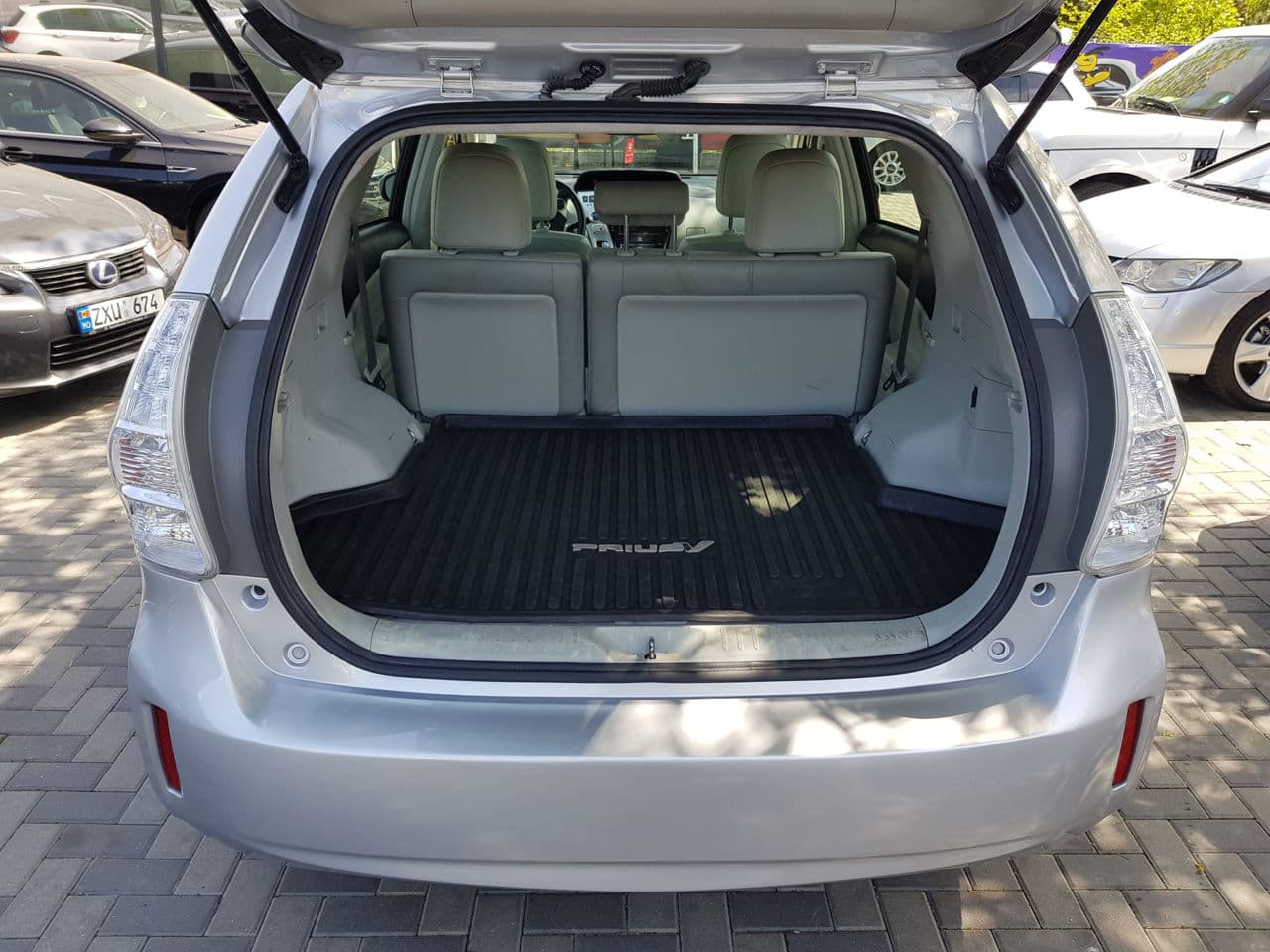 2014 Toyota Prius Plus / V — Miniatură 5
