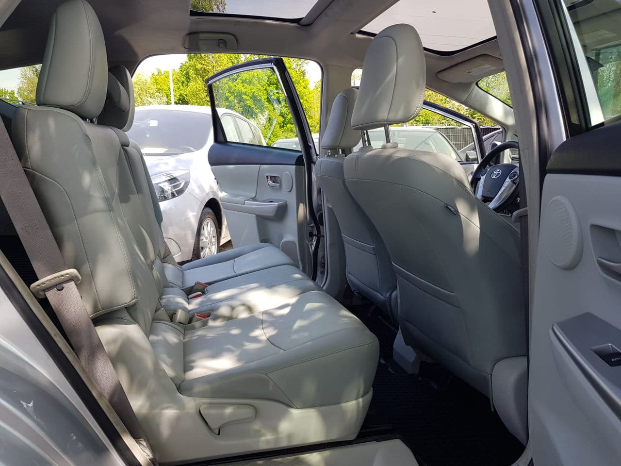 2014 Toyota Prius Plus / V — Miniatură 14