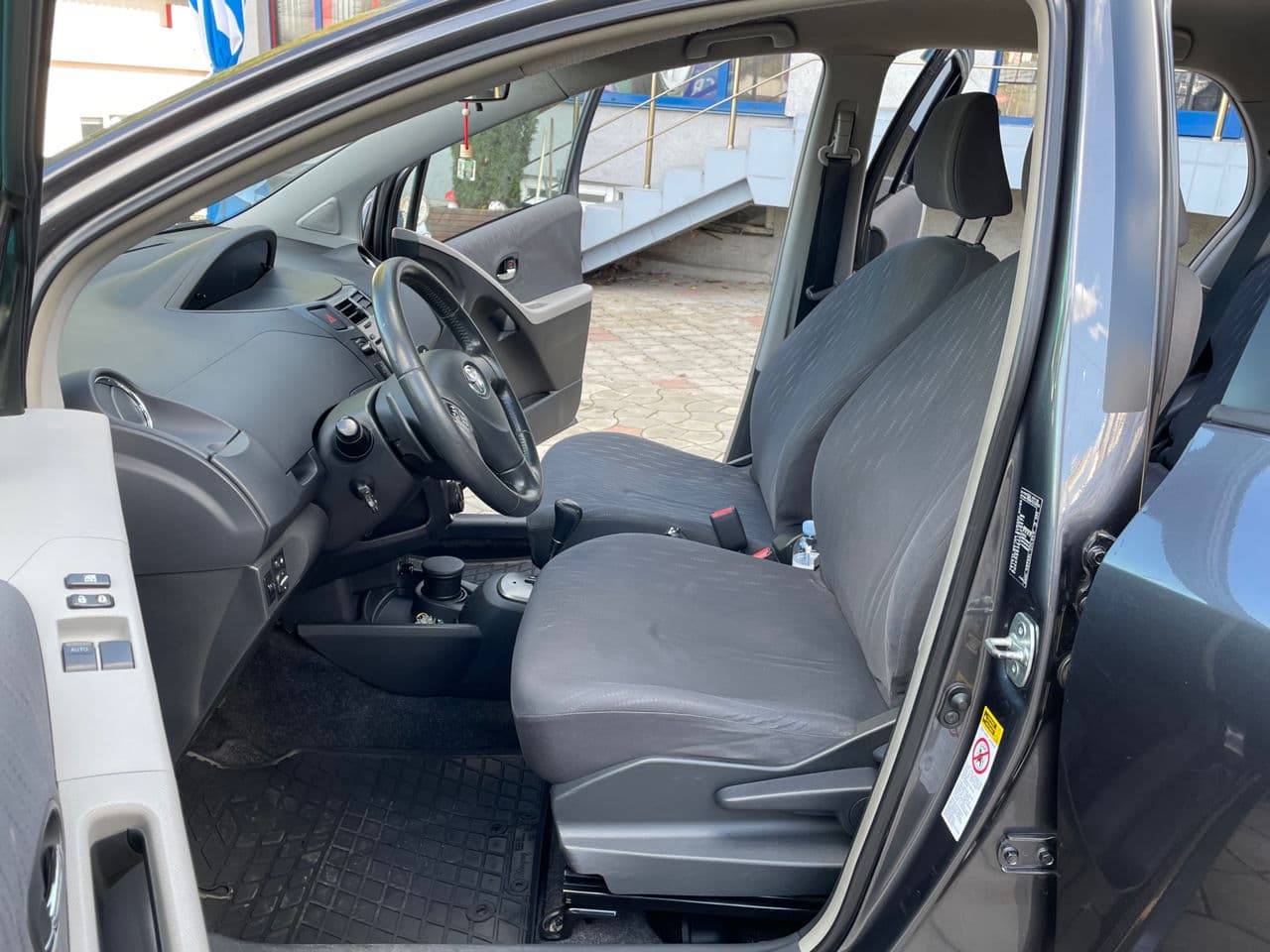 Toyota Yaris 2009 — Миниатюра 6